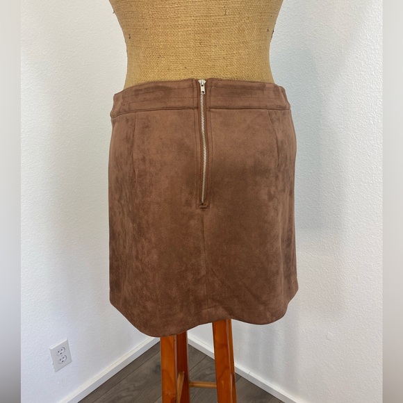 BB Dakota X Steve Madden Arizona Faux Suede Mini Skirt Size 10 Camel Shark Hem - Picture 13 of 13